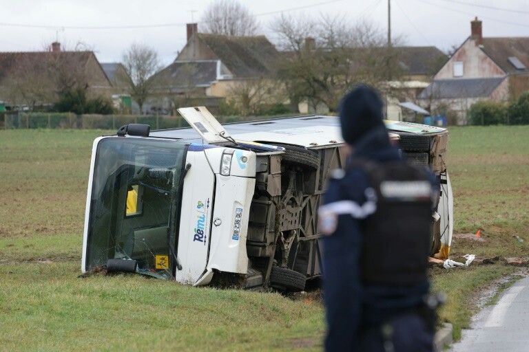 Accident de car scolaire à Châteaudun: le chauffeur mis en examen pour homicide involontaire