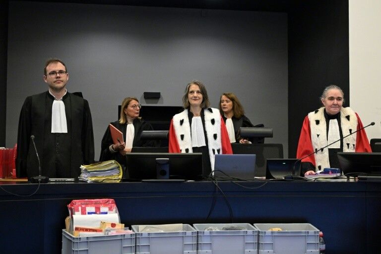 Pédocriminalité: début du procès de l'ex-chirurgien Joël Le Scouarnec face à 299 victimes à Vannes