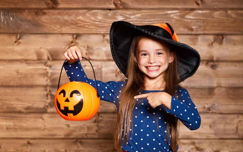 Quatre idées simples pour préparer Halloween avec ses petits-enfants